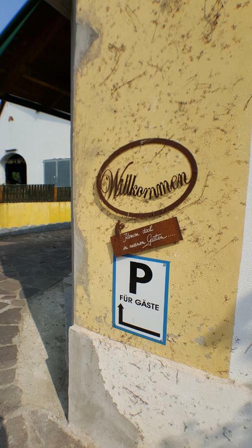 Pension Arkadenhof Unterpremstätten Exteriör bild